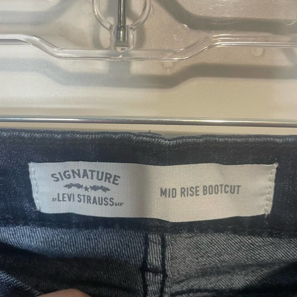 Signature By Levi's Women's Midrise Bootcut Jeans size 14Short - Picture 3 of 8